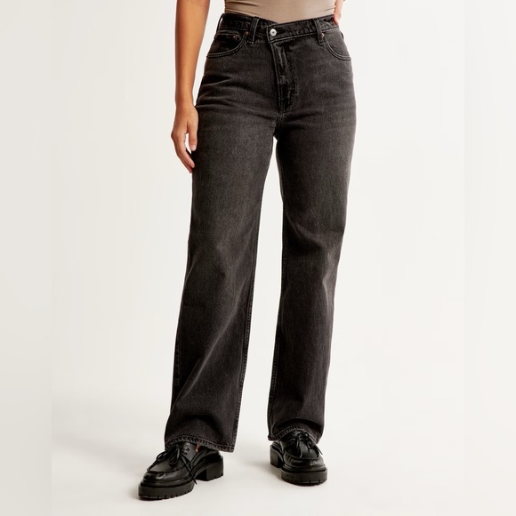 Abercrombie & Fitch Denim - Abercrombie & Fitch Curve Love High Rise 90s Relaxed Jean (size 26 - Long)
